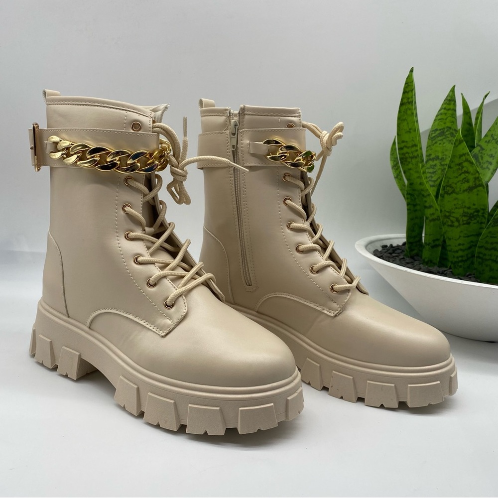 Olivia Miller Ava lug soles Combat Boots with gold chain in faux leather size 9
